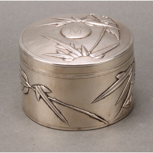 216 - A Chinese silver circular box and cover, chased with leafy bamboo, on a planished ground, 9cm diam, ... 