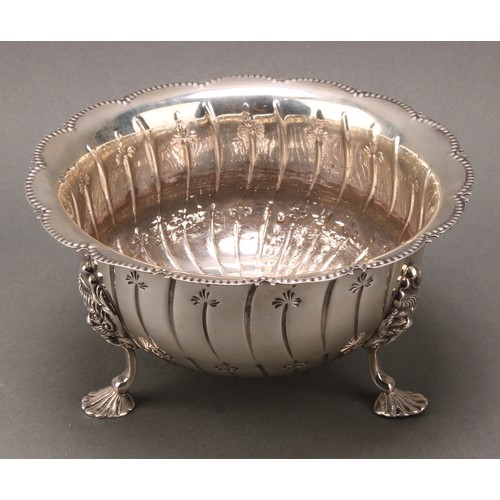 286 - An Irish silver shaped circular bowl, spirally fluted, scroll legs with masks to knees, shell feet, ... 