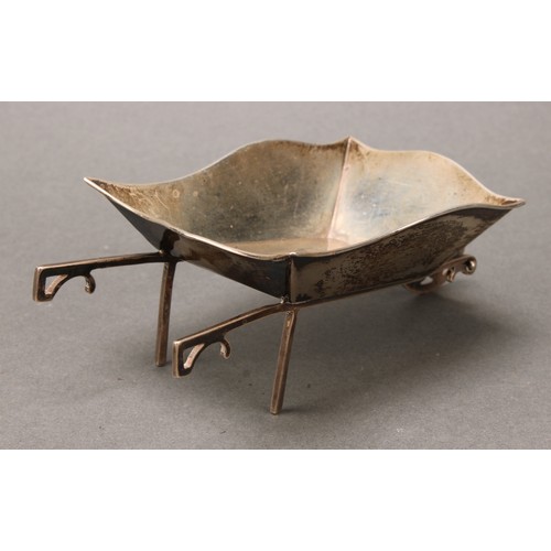 327 - An Edwardian silver novelty nut dish, as a wheelbarrow, 13cm long, Birmingham 1908