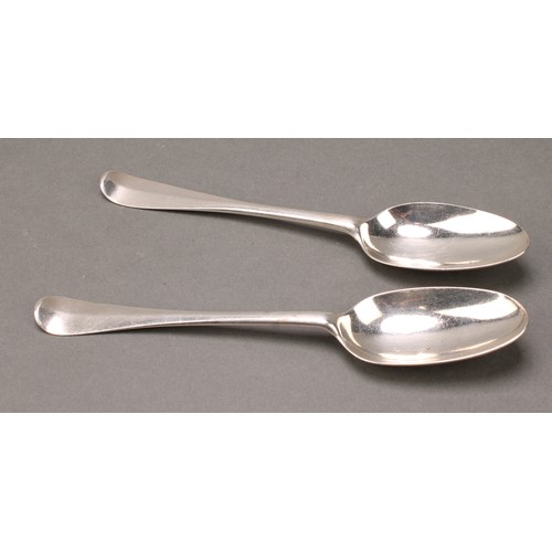 3 - A pair of 18th century Scottish silver Hanoverian pattern table spoons, 21cm long, marked IG IG S wi... 