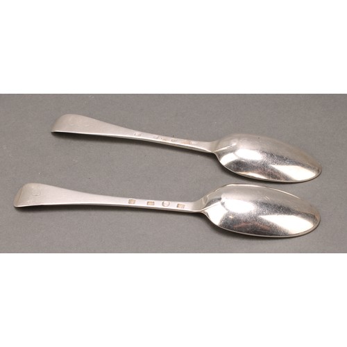 3 - A pair of 18th century Scottish silver Hanoverian pattern table spoons, 21cm long, marked IG IG S wi... 