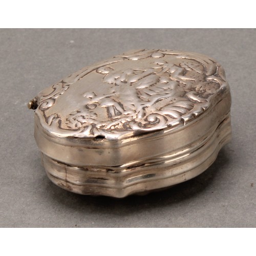 103 - A 19th century Continental silver re-entrant rectangular snuff box, engraved with flowers and sprigs... 