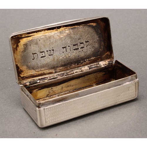 103 - A 19th century Continental silver re-entrant rectangular snuff box, engraved with flowers and sprigs... 