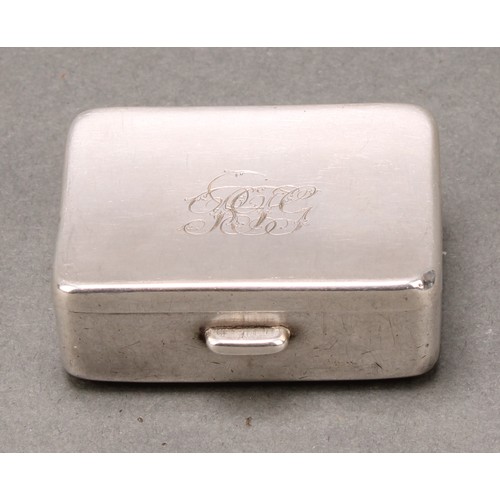 103 - A 19th century Continental silver re-entrant rectangular snuff box, engraved with flowers and sprigs... 