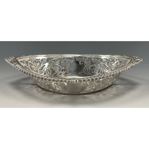 326 - An Edwardian silver navette shaped bonbon dish or small fruit bowl, pierced sides, marks worn, Chest... 