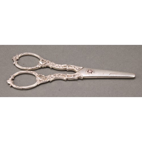 382 - A pair of French silver grape scissors, 15cm long, c.1900, 70g