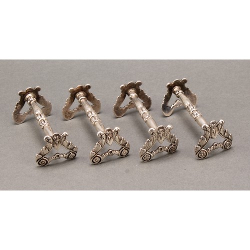 397 - A set of four George IV silver knife rests, lyre-form end supports, 8cm long, London 1826, 182g