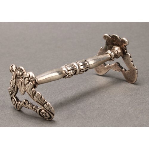 397 - A set of four George IV silver knife rests, lyre-form end supports, 8cm long, London 1826, 182g