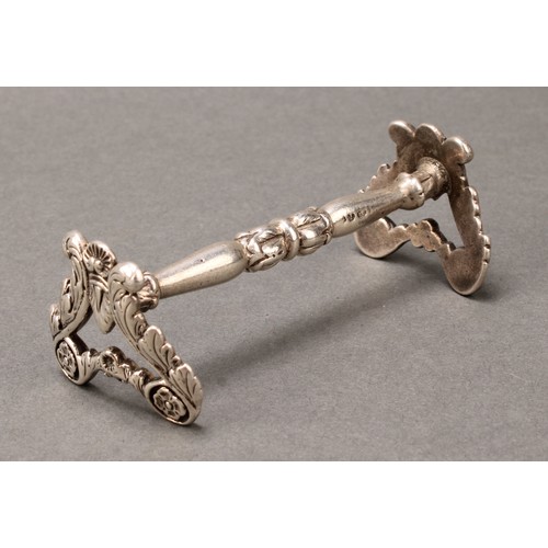 397 - A set of four George IV silver knife rests, lyre-form end supports, 8cm long, London 1826, 182g