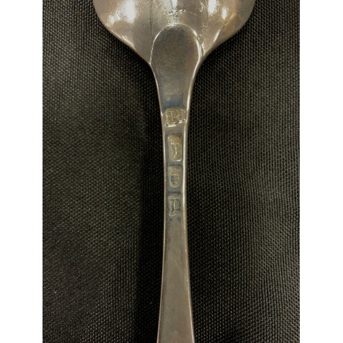 401 - A set of six George II silver Hanoverian pattern spoons, family crest to verso, London 1759, 424.6g ... 