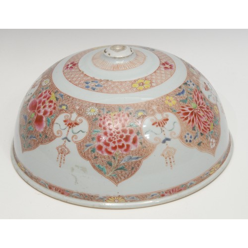 1183 - A 19th century Chinese export-ware porcelain water basin, decorated in the famille rose tradition wi... 