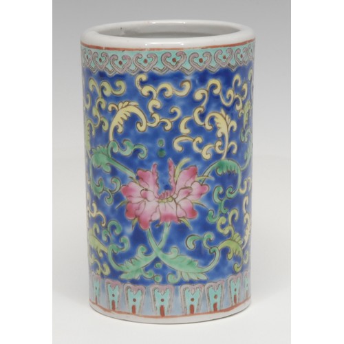 1229 - A Qing Dynasty Chinese brush pot, of cylindrical form, decorated in the famille rose tradition, ruyi... 