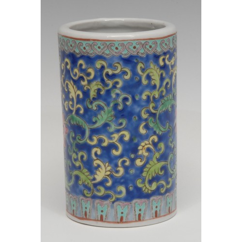 1229 - A Qing Dynasty Chinese brush pot, of cylindrical form, decorated in the famille rose tradition, ruyi... 