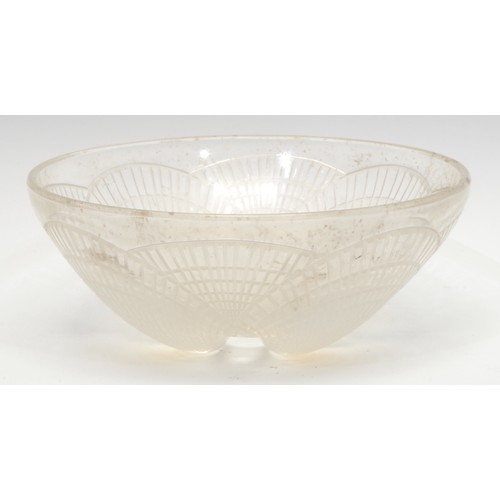 1371 - A René Lalique Coquilles pattern circular opalescent bowl, 21cm diameter, engraved mark, numbered 32... 