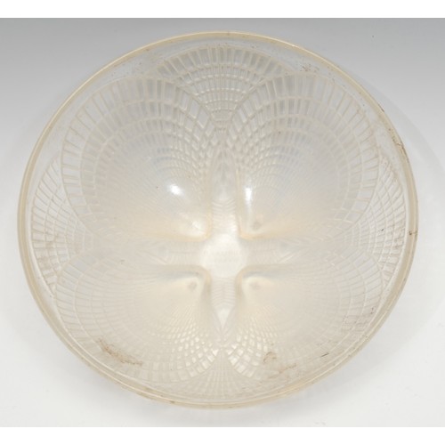 1371 - A René Lalique Coquilles pattern circular opalescent bowl, 21cm diameter, engraved mark, numbered 32... 