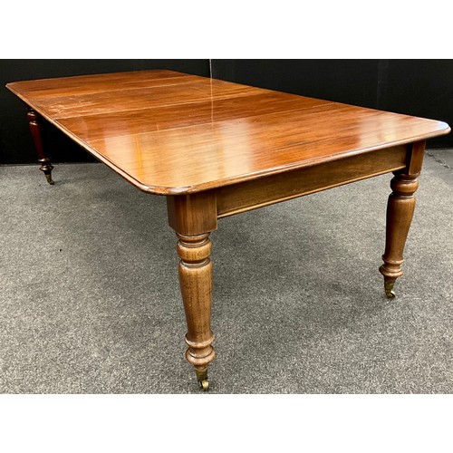 1695 - A Victorian mahogany extending dining table, 71.5cm high x 121cm (259cm with the additional three le... 