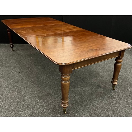 1695 - A Victorian mahogany extending dining table, 71.5cm high x 121cm (259cm with the additional three le... 