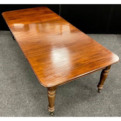 1695 - A Victorian mahogany extending dining table, 71.5cm high x 121cm (259cm with the additional three le... 