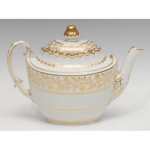 1308 - An early 19th century Barr Flight and Barr teapot and cover, gilt decorated with a band of foliate s... 