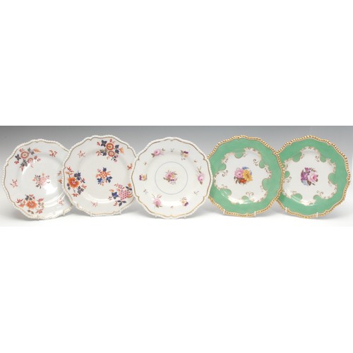 1296 - A pair of Flight Barr and Barr Worcester shaped circular plates, painted in polychrome with flowers,... 