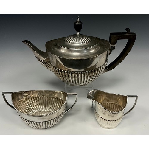 436 - A William Hutton & Sons Ltd, silver three-piece tea service, turned ebony finial and handle to teapo... 