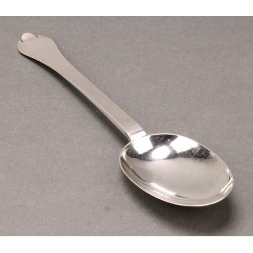 9 - A William III silver Trefid pattern spoon, beaded rat tail bowl, 20.5cm long, William Scarlett, Lond... 