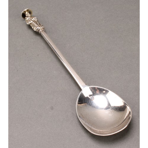 17 - A 17th century silver Apostle spoon, 19cm long, Leopard's head only, London, c.1625