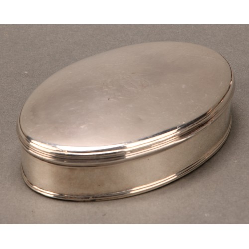 75 - A George III silver oval table snuff or tobacco box, hinged cover, 10.5cm wide, London 1801