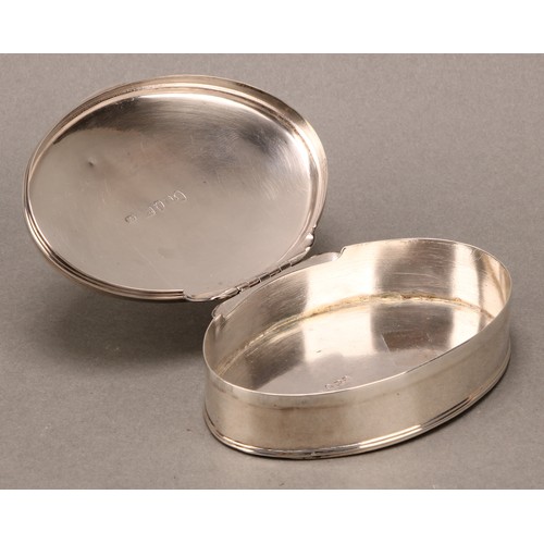 75 - A George III silver oval table snuff or tobacco box, hinged cover, 10.5cm wide, London 1801