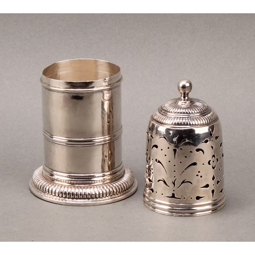 161 - A Queen Anne Britannia silver lighthouse sugar caster, push-fitting cover with ball finial, reeded t... 