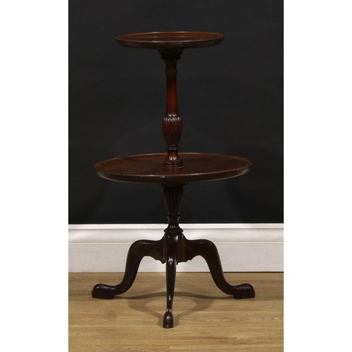 1686 - A George III Revival mahogany table-top two-tier dumbwaiter, dished circular plateaux, turned and fl... 