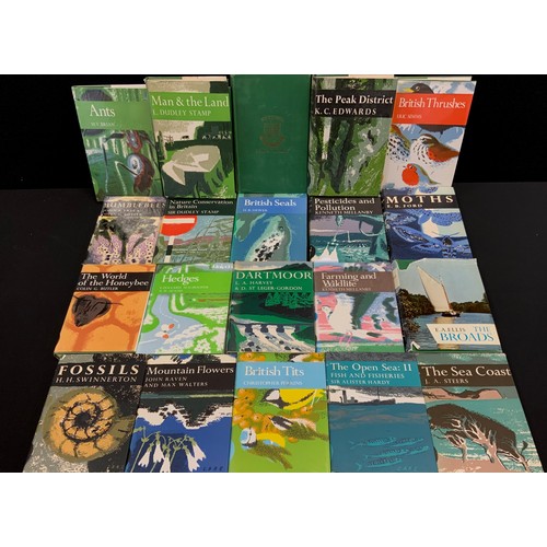 1460 - Books - Collins New Naturalist Series, a part set of 20 volumes - including Volumes between 25 to 67... 