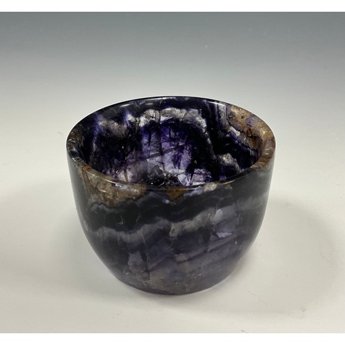 1939 - A Derbyshire Blue John fluorite Cliff Blue vein bowl, 3.6cm high, 5.4cm diameter