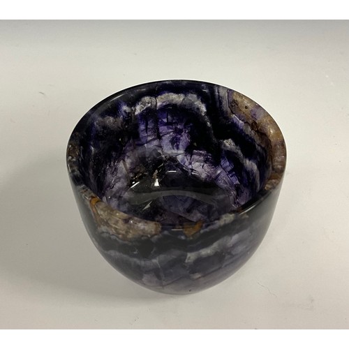 1939 - A Derbyshire Blue John fluorite Cliff Blue vein bowl, 3.6cm high, 5.4cm diameter