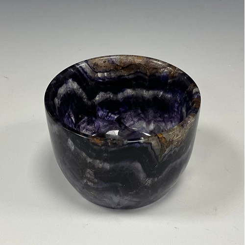 1939 - A Derbyshire Blue John fluorite Cliff Blue vein bowl, 3.6cm high, 5.4cm diameter