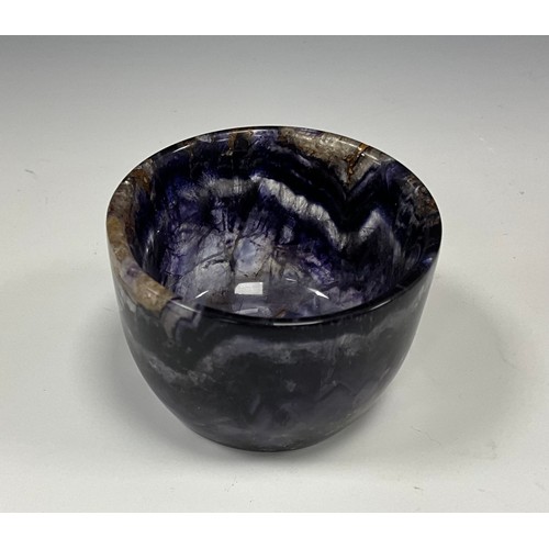 1939 - A Derbyshire Blue John fluorite Cliff Blue vein bowl, 3.6cm high, 5.4cm diameter