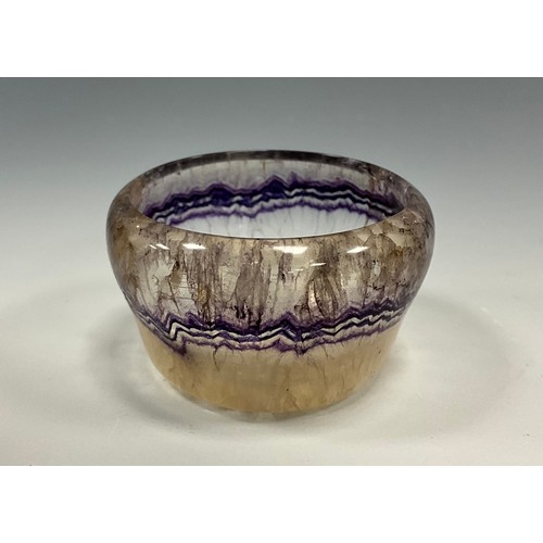 1952 - A Derbyshire Blue John fluorite Winnats vein bowl, strong colour change veined bowl, 3.2cm high, 5.3... 