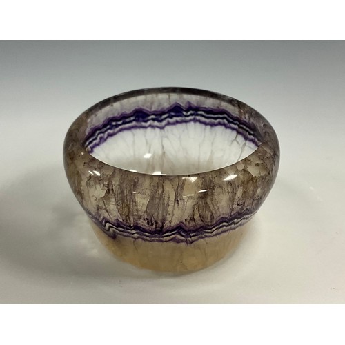 1952 - A Derbyshire Blue John fluorite Winnats vein bowl, strong colour change veined bowl, 3.2cm high, 5.3... 