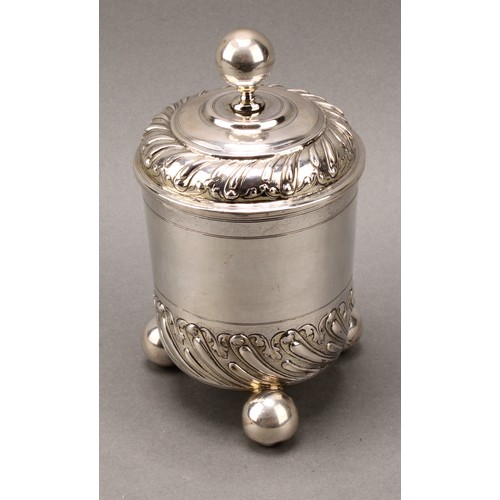 100 - A 17th century German silver beaker and cover, chased with bands of wrythen fluting and scrolling ac... 