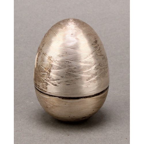 482 - An Elizabeth II silver surprise egg, in the manner of Stuart Devlin, enclosing flowers, 6cm high, Lo... 