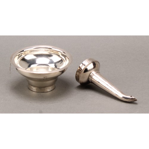 348 - A George III silver wine funnel, reeded borders, 13cm long, George Burrows, London 1797, 78g