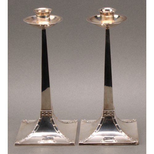 151 - A pair of Arts and Crafts silver candlesticks, the design attributed to Jan Eisenloeffel (1876-1957)... 