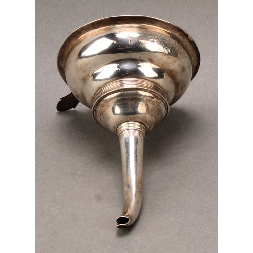 347 - A George III silver wine funnel, ogee bowl, reeded borders, 13cm long, maker EM, London 1804, 76g