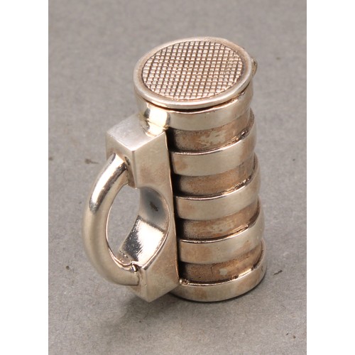 424 - A sterling silver novelty vesta case, as a padlock, 3.5cm wide