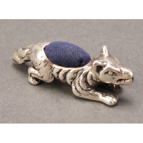 423 - A sterling silver novelty pin cushion, as a fox, 5.5cm long