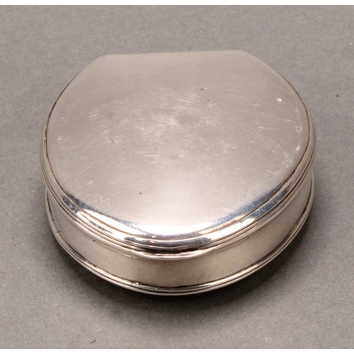 74 - A George III silver oval snuff box, quite plain, hinged cover, gilt interior, 8cm long, Joseph Ash I... 