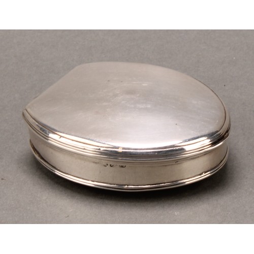 74 - A George III silver oval snuff box, quite plain, hinged cover, gilt interior, 8cm long, Joseph Ash I... 