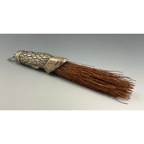 325 - An Edwardian silver mounted novelty desk brush, the handle as a cloven hoof, 17cm long overall, Lond... 