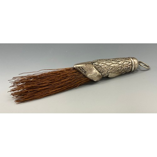 325 - An Edwardian silver mounted novelty desk brush, the handle as a cloven hoof, 17cm long overall, Lond... 