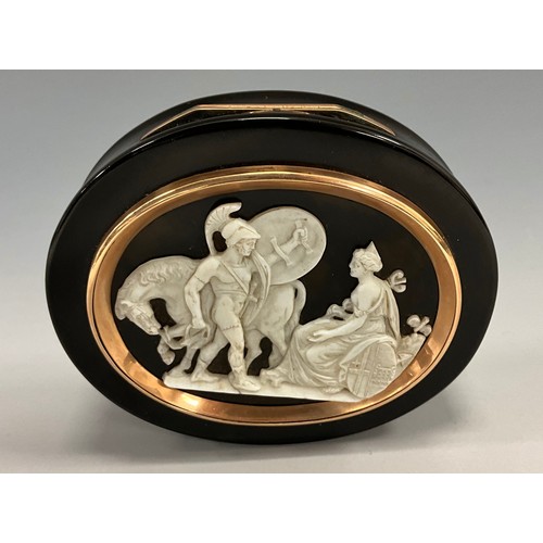 1493 - A 19th century sardonyx and tortoiseshell oval patch or snuff box the cover with a well carved Greco... 